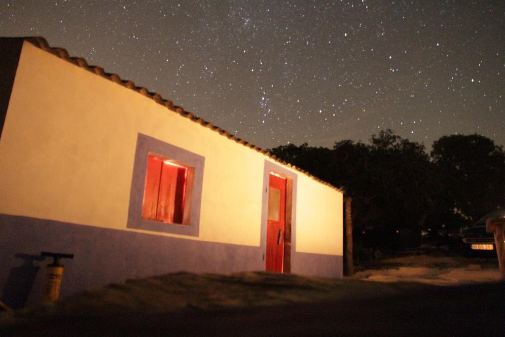 Casa No Campo Hostel Porto Covo Exterior photo